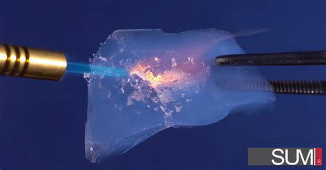  Aerogel: Un Materiale Incredibilmente Poroso Per L'Isolamento Termico Avanzato e Le Applicazioni Aerospaziali!