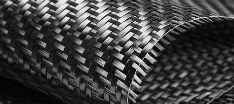  Carbon Fiber Reinforced Polymers: Rivoluzione per il Settore Aerospaziale e oltre!