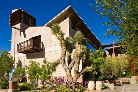  Rammed Earth: Una Soluzione Innovativa per Costruzioni Sostenibili e Resistenti