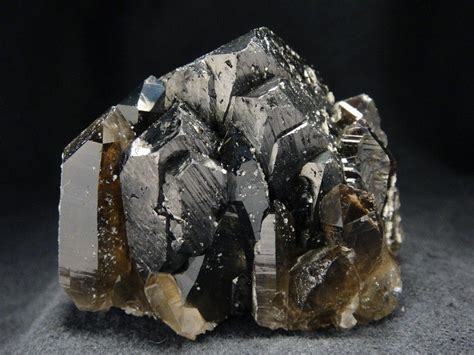  Wolframite! Una Guida Completa per gli Appassionati di Minerali Industriali