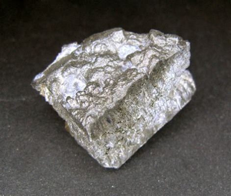  Yttrium: Un Minerale Multiforme per le Applicazioni di Alta Tecnologia!